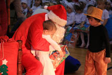 Wizyta Św. Mikołaja w grupach 3,4-latków