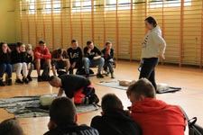 PIERWSZA POMOC PRZEDMEDYCZNA – szkolenie dla uczniów przeprowadzone przez p. Wojciecha Gemzałę i p. Artura Niepołomskiego, ratowników medycznych 7 bkpow