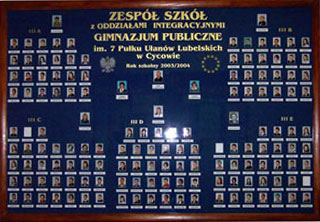 Absolwenci Gimnazjum Publicznego w Cycowie z roku szkolnego 2003/2004