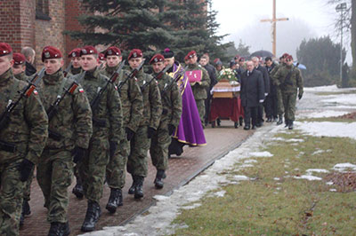 Uroczystości pogrzebowe Pani Zofii Łęgowik, Matki Chrzestnej Sztandaru 7 batalionu kawalerii powietrznej