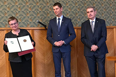 Pani Elżbieta Sidorowska wyróżniona tytułem i medalem „Nauczyciel Kraju Ojczystego”