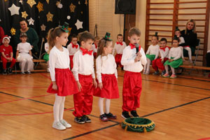 Św. Mikołaj w grupach 5 latków - „Biedronki”, „Motylki”, „Żuczki”