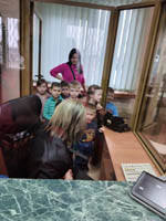 Wizyta przedszkolaków z Punktu Przedszkolnego w Kopinie w Banku Spółdzielczym i Gminnym Domu Kultury w Cycowie
