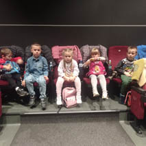 Wycieczka 6 -latków do kina