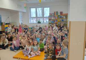 Wizyta grupy teatralnej w przedszkolu