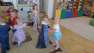 Dzień Postaci z Bajek w 3,4 latkach