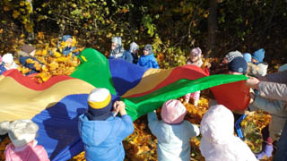 Wycieczka przedszkolaków z grupy „Pszczółki” oraz „Myszki” do lasu w Wólce Cycowskiej