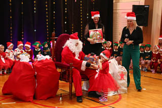 Mikołaj w Przedszkolu w grupach „Sówki”, „Żabki”