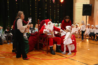 Mikołaj w Przedszkolu w grupach „Biedronki”, „Motylki”, „Żuczki”