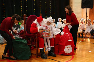 Mikołaj w Przedszkolu w grupach „Biedronki”, „Motylki”, „Żuczki”