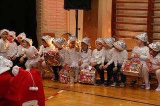 Mikołaj w Przedszkolu w grupach „Biedronki”, „Motylki”, „Żuczki”
