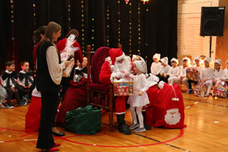 Mikołaj w Przedszkolu w grupach „Biedronki”, „Motylki”, „Żuczki”