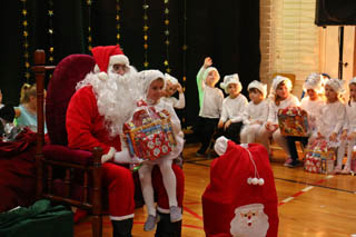 Mikołaj w Przedszkolu w grupach „Biedronki”, „Motylki”, „Żuczki”