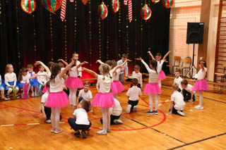 Mikołaj w Przedszkolu w grupach „Wiewiórki”, „Zajączki”