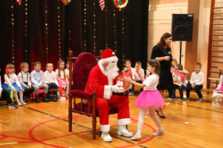 Mikołaj w Przedszkolu w grupach „Wiewiórki”, „Zajączki”