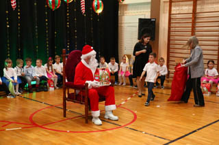 Mikołaj w Przedszkolu w grupach „Wiewiórki”, „Zajączki”