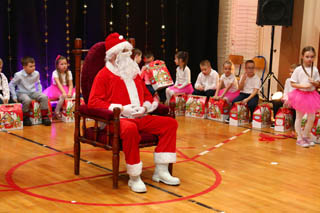 Mikołaj w Przedszkolu w grupach „Wiewiórki”, „Zajączki”